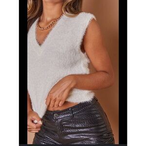 Simple Suzanne Betro white cream fluffy vest Size  M
